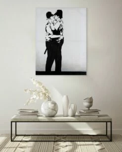 Tableau Peint Banksy's Police Kiss -Home24 Soldes 0ce8ba953aac493a9e5f26a1bc69fa84
